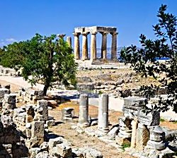 Руины древнего города Коринфа, описанного в Новом Завете Библии.